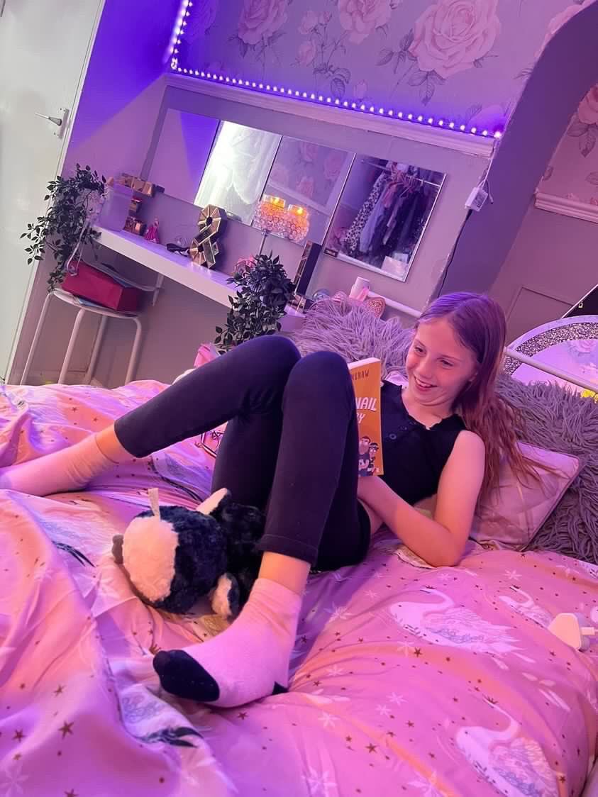 “Hooked!” 
Always love seeing readers enjoying my books. 

Check my collection here: 
amazon.co.uk/Daniel-Henshaw… 

 #book #books #booklover #booknerd #booksbooksbooks #bookcommunity #read #reading #readmorebooks #readingtime #CHILDRENSBOOK #ChildrensBooks #kidsbooks #kidsbook