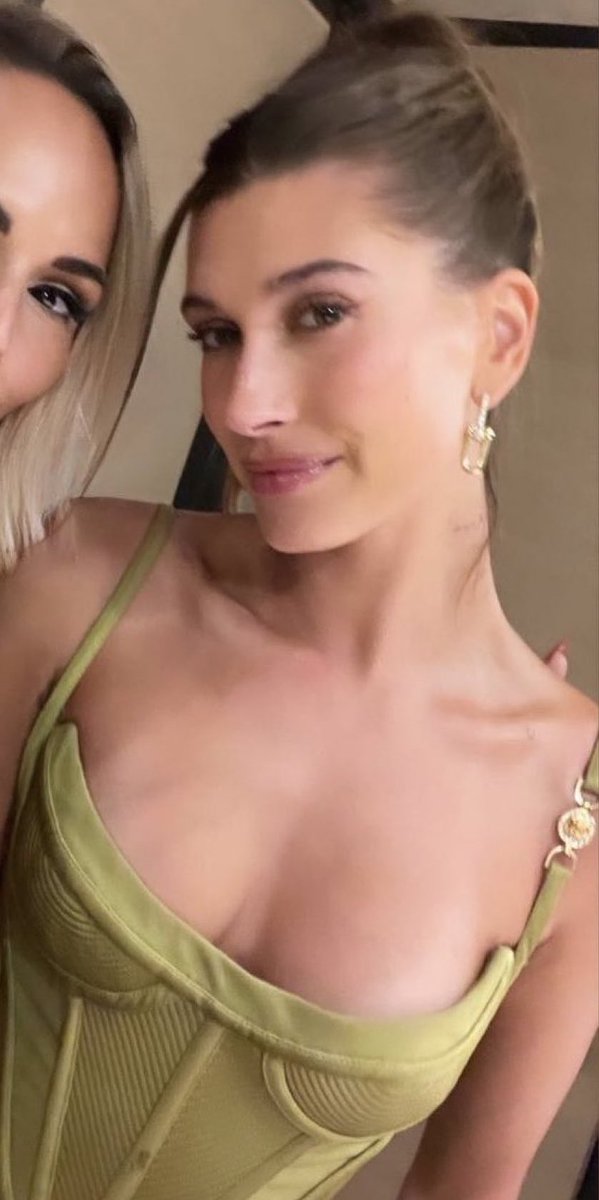 haileysoutfits's tweet image. Hailey at Ratty and Lauren's wedding.