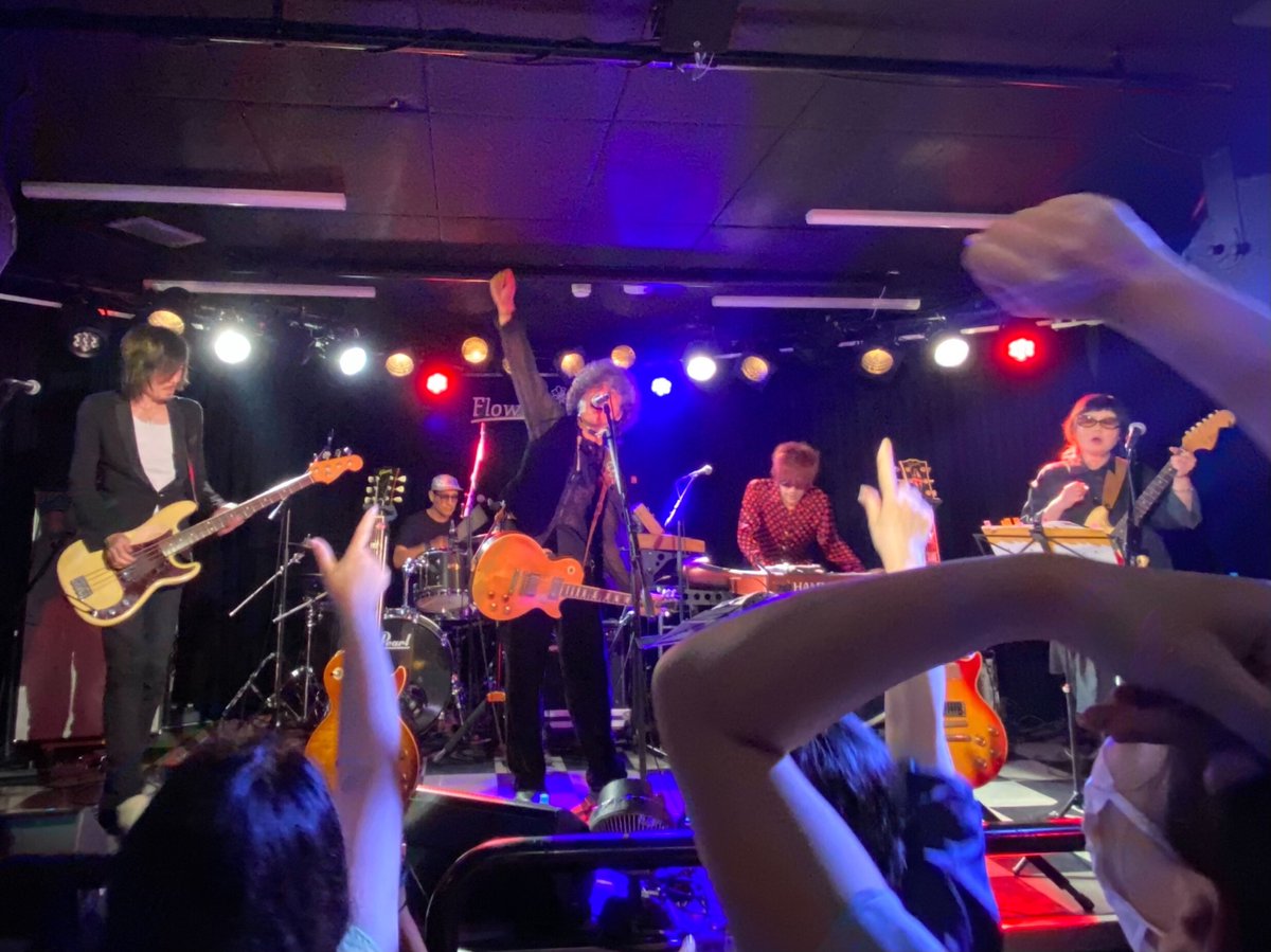taiji_sato_'s tweet photo. 【アーカイブ】
TAIJI at THE BONNET ONEMAN SHOW
「SUMMER BONNET」
アーカイブ配信中！！

■視聴期限：7月28日(木) 23:59 まで
※7月14日 下北沢Flowers Loft公演

■配信：¥2000
https://t.co/Qk2t9b6n3i

#tatb #佐藤タイジ #ウエノコウジ
#阿部耕作 #うつみようこ #奥野真哉 https://t.co/72V0Ryx9dA