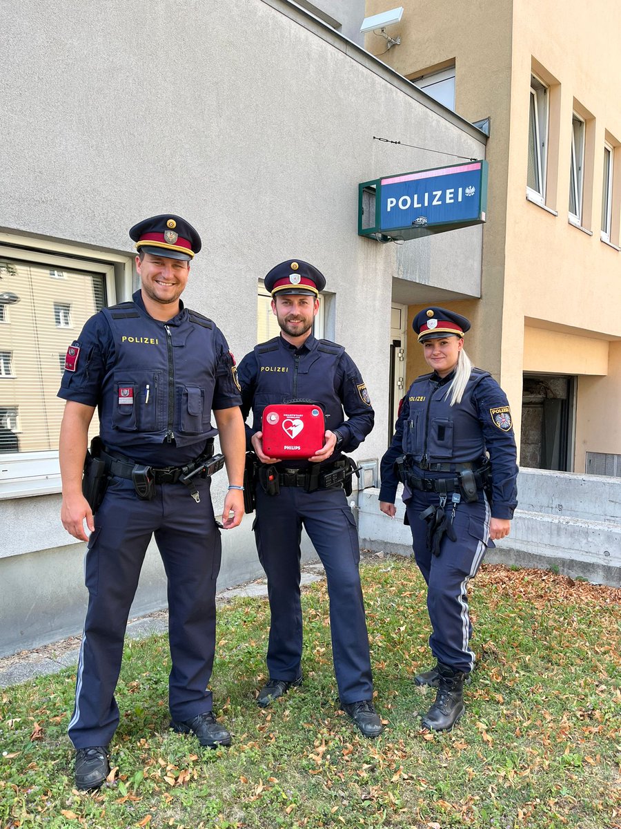 POLIZEI WIEN tweet media