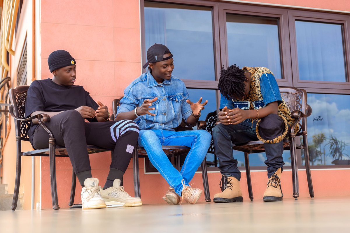Chrispusahabwe2's tweet photo. I'm here to remind you again please 20th.aug, let's turn all roads to university inn mbarara for #raygliveconcert https://t.co/K0wJMgJxli