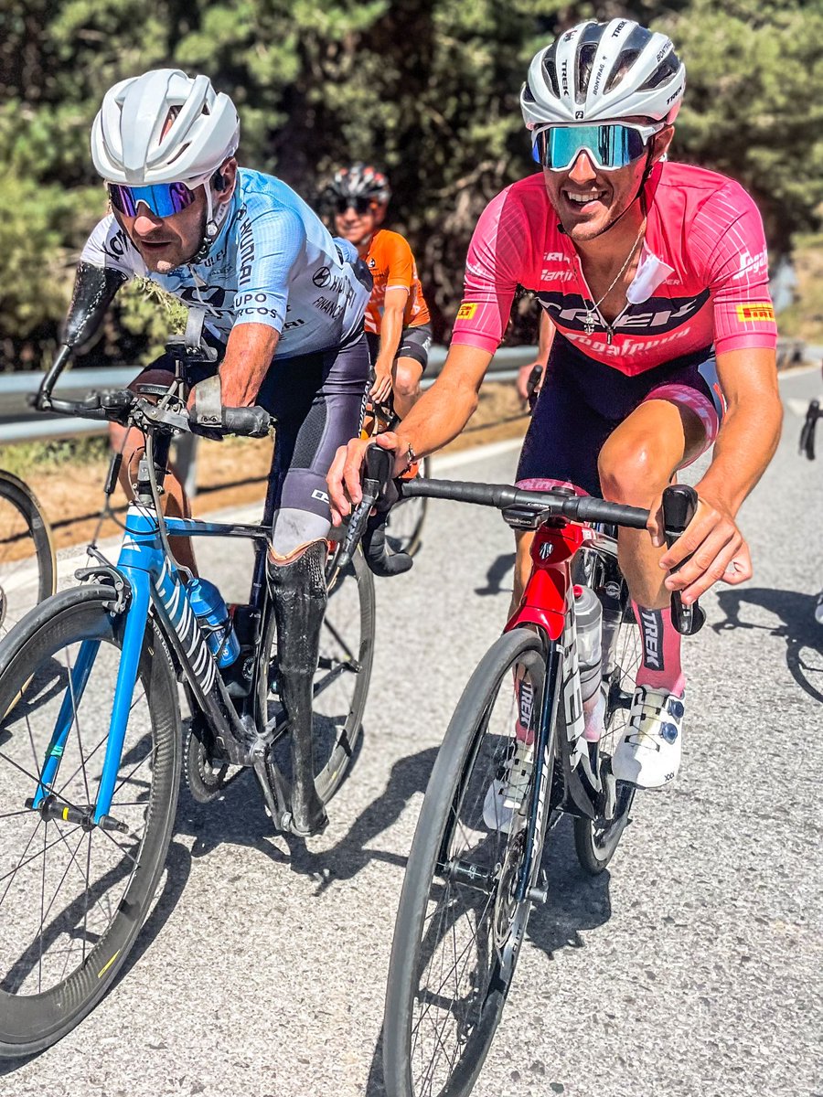 RicardoTen_'s tweet photo. Días de entrenamiento duros 🏔🚴‍♂️, pero eso sí en la mejor compañía @luisangelmate @juanpelopez97 sobre todo por el fotógrafo 📸 @Antonioortzb 

#MyCanyon #CanyonUltimate 
#2320m 
#BecaVARONA 
#SeSalen 
#OrgullGranota 
#HJCsport 
#Eltin 
#EsPotFER https://t.co/eHtiWupppZ