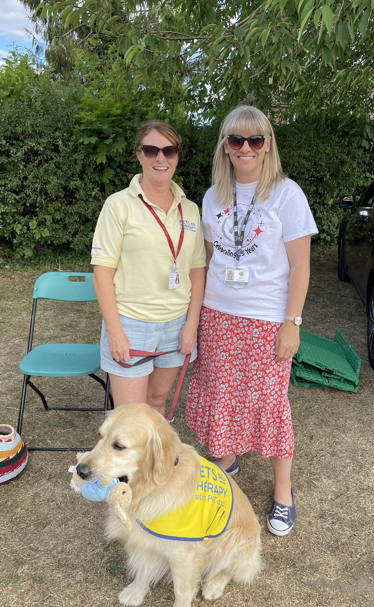 Lovely to be back at Holme Primary School Summer fair after a 2 year break for <a href="/PetsAsTherapyUK/">Pets As Therapy</a> #volunteer #charity