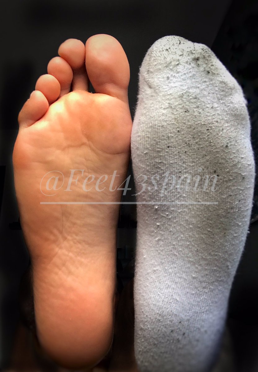 feet43spain's tweet photo. Happy Monday boys 🧦🦶🏼
#instafeet #feetlovers #malefeet #barefoot #instafoot #socks #malesock #master #pies #feet #foot #foodmaster #findomslave #barefootman https://t.co/1GFbOpDgC5
