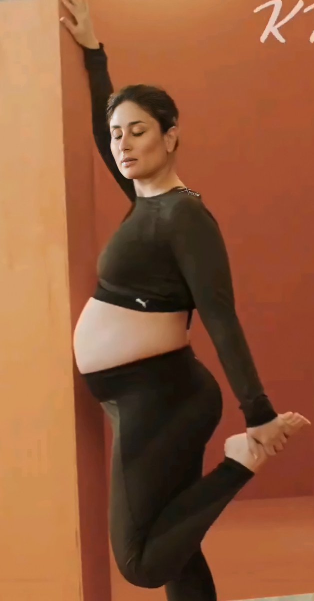 XPooluniverse's tweet photo. Kareena Mommy 🍑
#kareenaxpool #Milfxpool https://t.co/6I8jQKLUAl