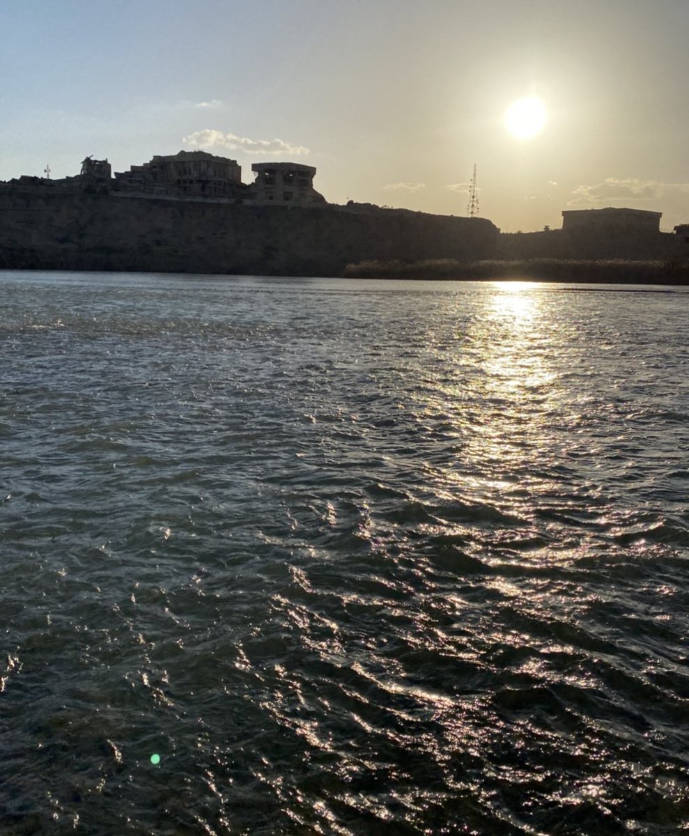 "قُل لَن يُصيبَنا إِلّا ما كَتَبَ اللَّهُ لَنا"

مادام أن الله كتب، فإن القلب قد ثبت، ومادام أن القدر جارٍ فإن النفس مطمئنة، ومادام أن الأمر كله بيد اللَّهِ، فلا خوف ولا حزن باقٍ.