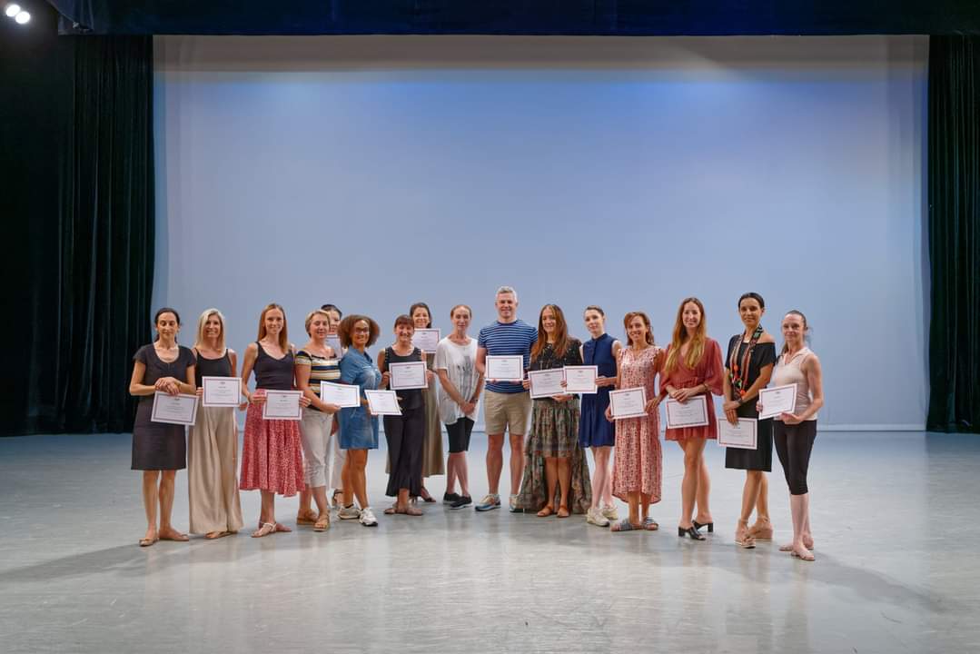 ❤ Cross Threads 2022 at the <a href="/BalletOParis/">Ballet Opéra Paris</a> Ballet School. What an amazing week of learning. Thank you to Elisabeth Platel and the other teachers for such openness and generosity. And thank you to <a href="/artscouncil_ie/">The Arts Council / An Chomhairle Ealaíon</a> for supporting me to attend this course #agilityaward