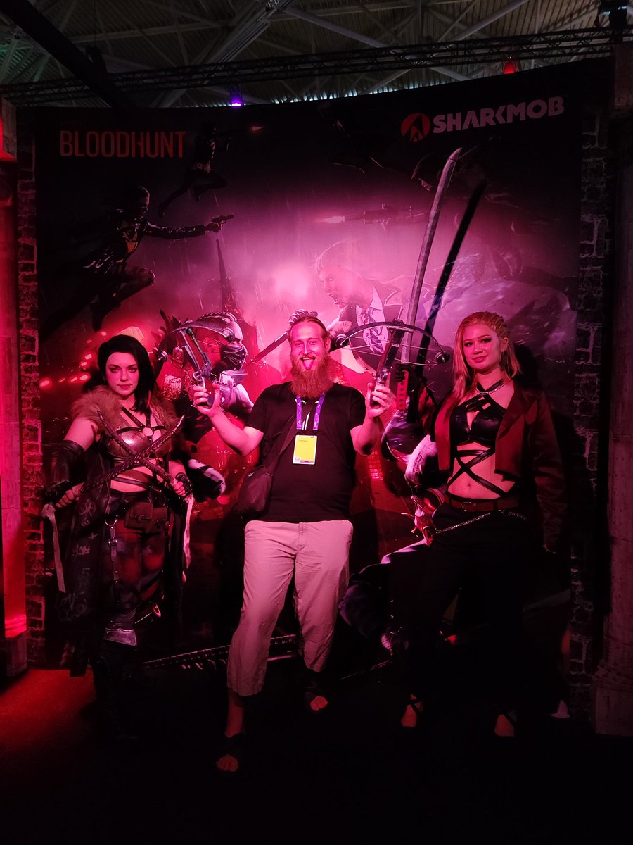 TigerFangs__'s tweet photo. Celebrate @Bloodhunt at #TwitchCon ! #bloodhuntsummer #Bloodhunt https://t.co/sKMN3ApTGU