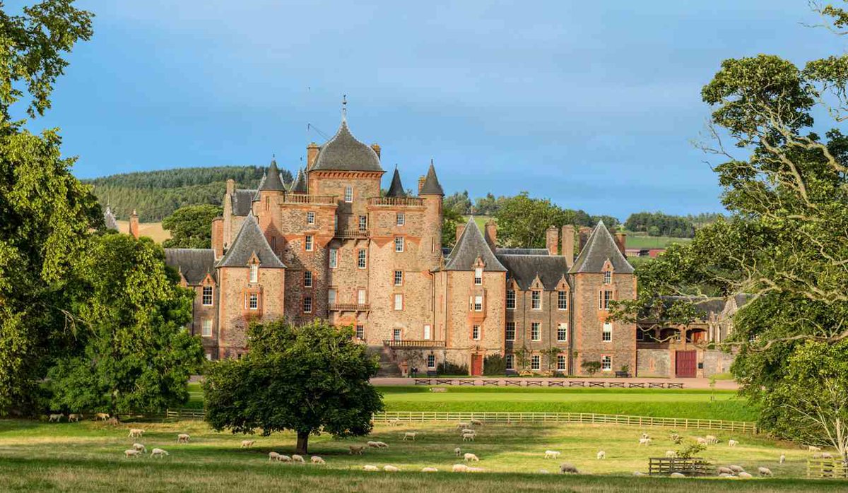 thebodycoach's tweet photo. Check out the incredible venues for this summer’s PE With Joe Tour ☺️ It’s going to be an amazing week - I’ll be visiting 7 cities in 7 days! 

More details here: https://t.co/4Zw0vcmkgv https://t.co/yUw7Qde50V