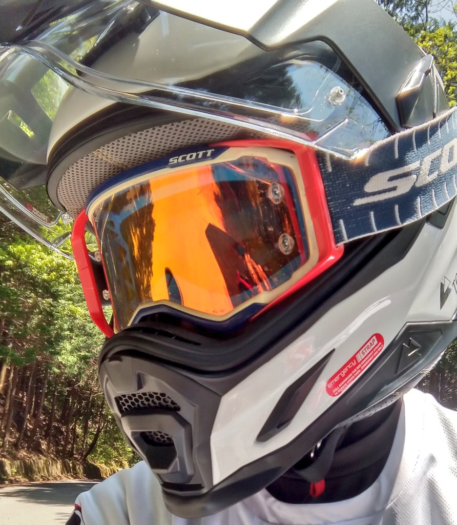 qm22944's tweet photo. 人生初のヘルメットインカムは【Cardo】を考えてる。

アドベンチャーヘルメットに取り付け予定だけど、ビーコムやセナに比べて音響はホントに良いものなのか？？🤔
着けている方やメーカーやYouTuberの方々等々教えて欲しいぜ!!
#ビーコム #セナ #バイク #cardo #カルド  #FREECOM #インカム https://t.co/xx8LRL96u3