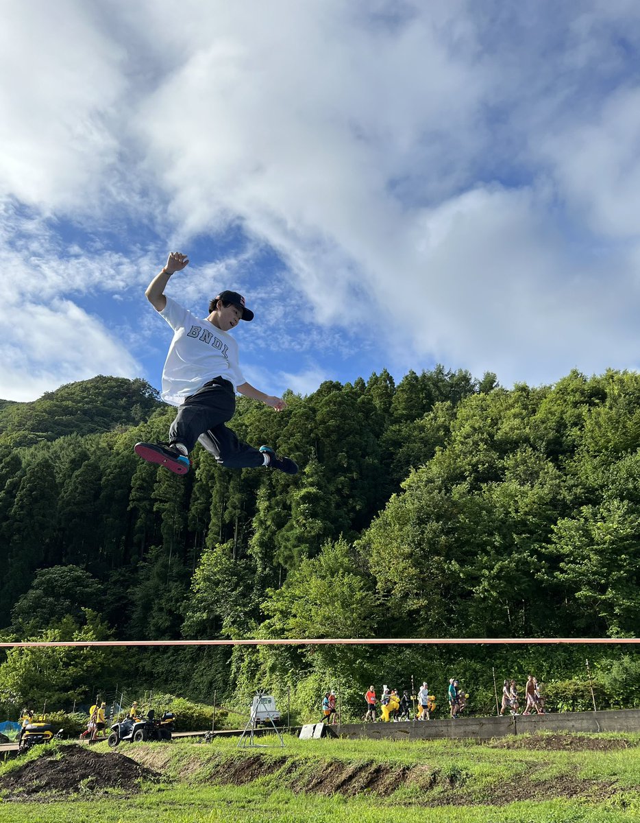 slack_haruki's tweet photo. 今日は地元小布施町で開催された #小布施見にマラソン ランナーの皆さんを応援させていただきました🔥

僕はあまり走るのが得意ではないですが、ランナーの皆さんはすごく楽しそうに走っている姿がとても見ていて気持ちがよかったです🙌ランナーの皆さんお疲れ様でした👍

#slackline #スラックライン https://t.co/7vfWYV8fVK