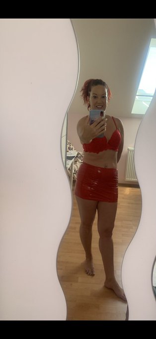 Danke f&uuml;r das sch&ouml;ne Geschenk hab mich riesig gefreut 🫦👄😍 und da mich schon mehrere gefragt haben f&uuml;r<a href="/tag/happy"class="tags"><span>#happy</span></a><a href="/tag/sun"class="tags"><span>#sun</span></a><a href="/tag/sundaymood"class="tags"><span>#sundaymood</span></a>