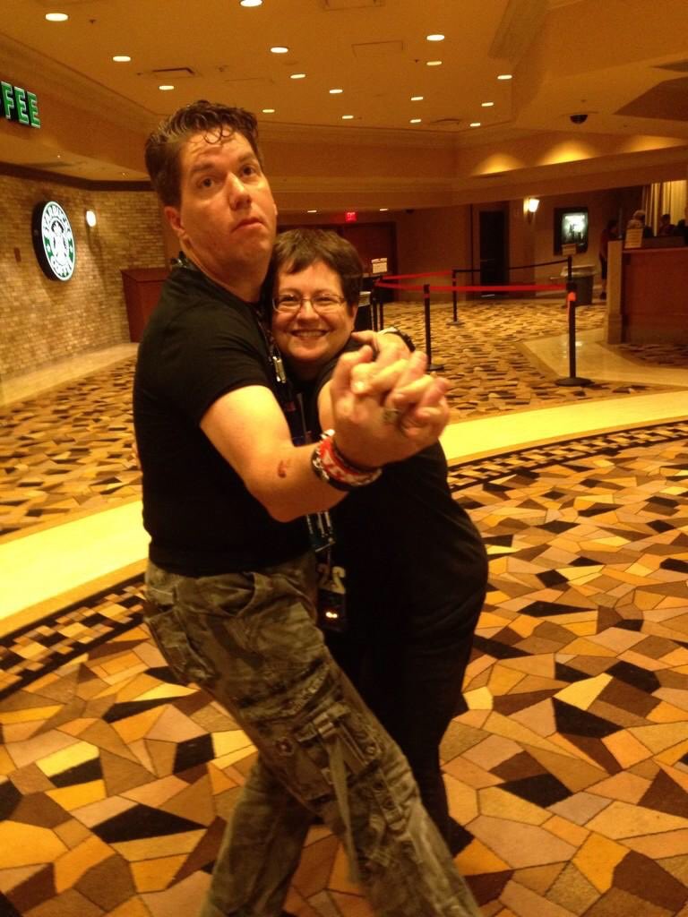 wendynather's tweet photo. #AwkwardHugs from β¦@jaysonstreetβ© β good for you, good for the planet! https://t.co/eKJWUlJOUv