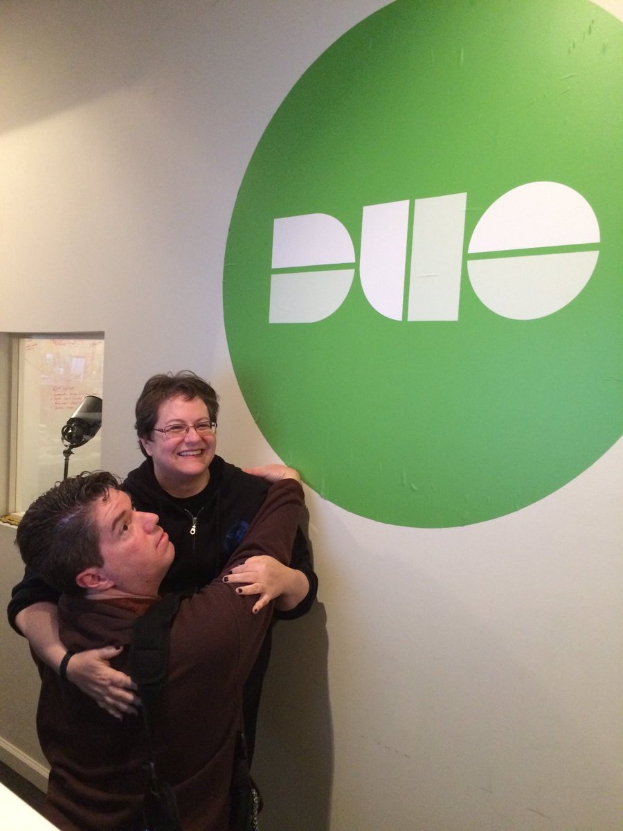 wendynather's tweet photo. #AwkwardHugs from β¦@jaysonstreetβ© β good for you, good for the planet! https://t.co/eKJWUlJOUv