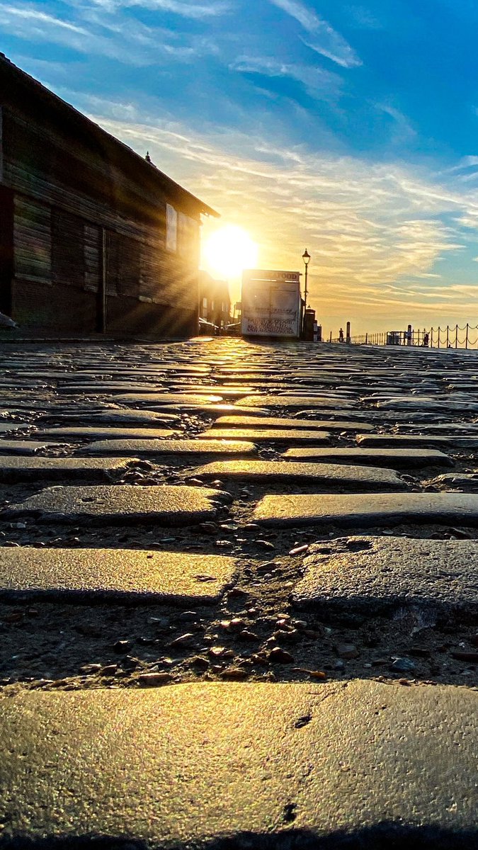 shaunstaveley's tweet photo. My Morning View These cobbles could tell some stories!
#folkestone #folkestoneseafront #harbour #seaside #photography #sunrise #kent #cobbles #folkestonetrawlers #fhextroadinary #folkelife https://t.co/hnSwPRceeG