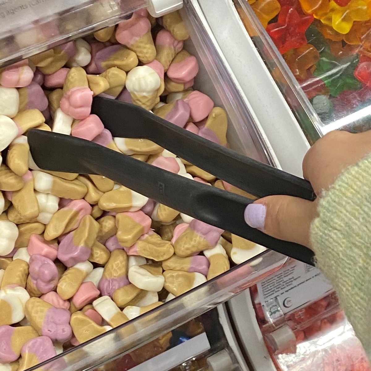 sssilkk's tweet photo. เธรดรีวิวเยลลี่ ikea ครบทุกรส!🍬✨รสชาติแต่ละอันเป็นไง?อร่อยจริงมั้ย?มาชิมกัน!🤏🏻 https://t.co/ruGnN86Cos