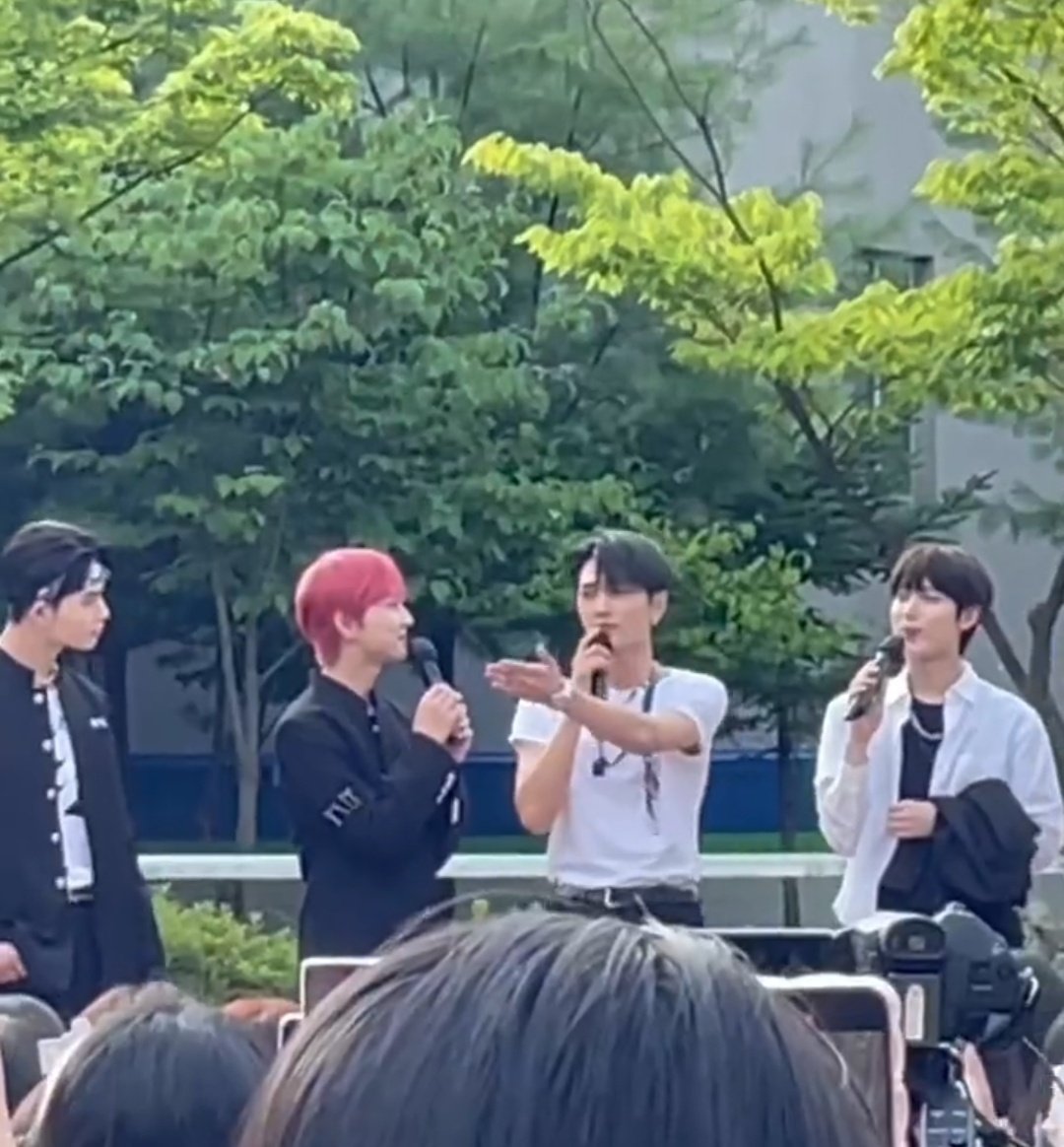 젱양은 왜매일 지들끼리 떨어지면죽는방 들어가는거임