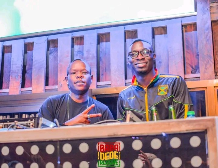 Mc_Smarter's tweet photo. "SATURDAY REGGAE FINESSE" ft. Emma The Chief Rocker &amp; Teargas The Entertainer. Party Did A Shell. 
⚡⚡💯🟥🟨🟩
#Shellingz
#RoughAndRugged
#TallAndBlackLoudAndProud https://t.co/8XTLlaCp19