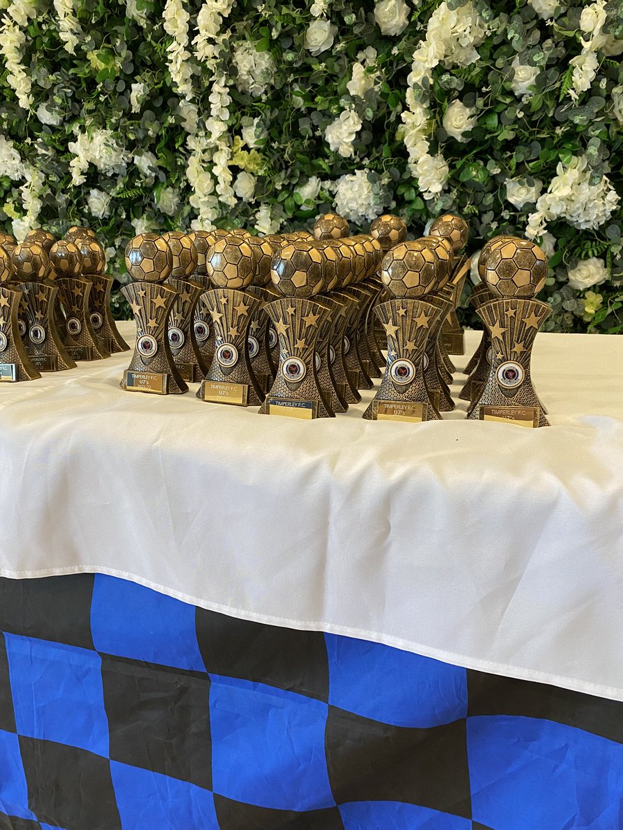 TimperleyFC's tweet image. Presentation day for our youngest groups of boys and girls at the club #MakingMemories ⚽️🔵⚫️  #Timperley @TimperleySports