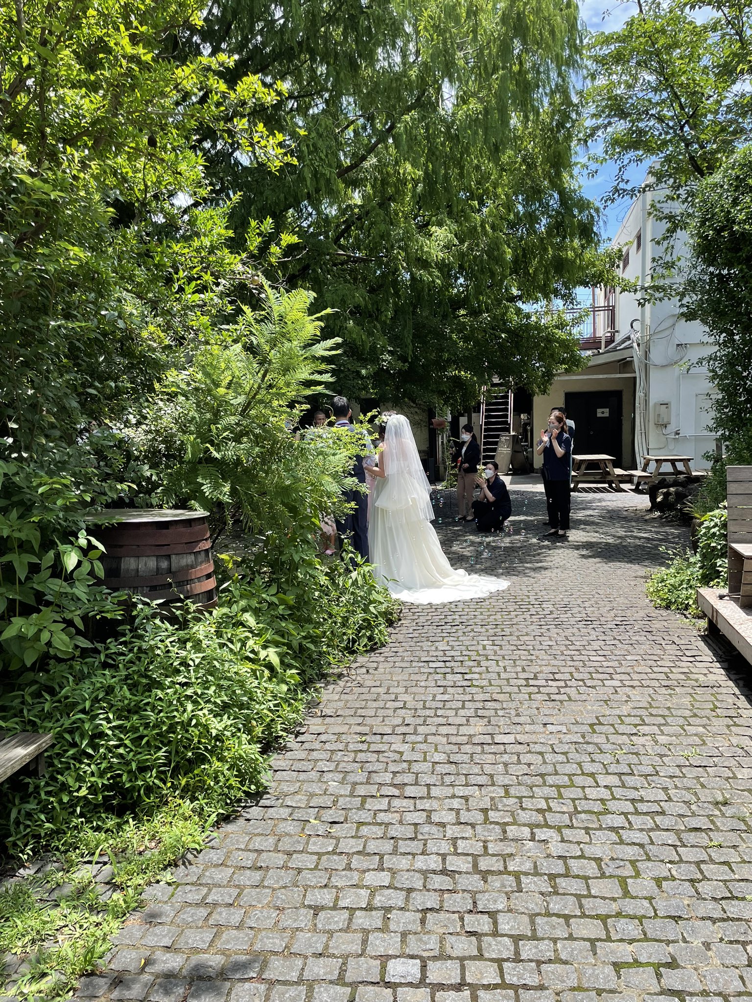 Abc 今更の初詣 で寒川神社 御祈祷後 熊沢酒造のレストランへ お庭で結婚式されてました 晴れてよかったわね 予約してなかったのでイタリアンはものすごい待ち カフェの方でカレーにしました パン 野菜 ギャラリー 創作料理の店 勿論お酒も売って