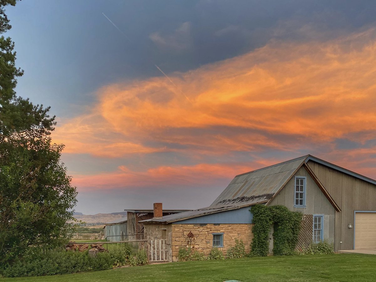 Twilights last gleam in Montrose County, CO. <a href="/Colorado/">Visit Colorado</a> <a href="/Montrose_County/">Montrose County</a> <a href="/montrosepress/">Montrose Daily Press</a> #sunset  <a href="/9NEWS/">9NEWS Denver</a>