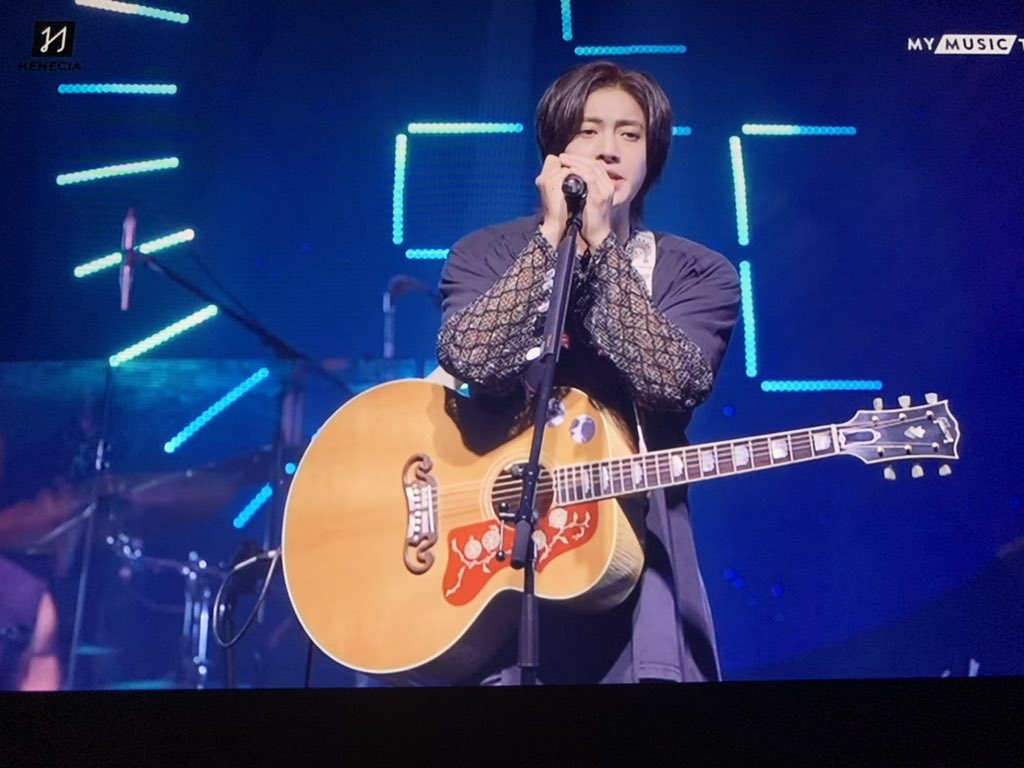 Champini5's tweet photo. Thank you very much @khj_heneciatwt for giving us so much of you!
This concert is unforgettable bcoz above all the talent and everything you showed us who you truly are. The person with the kindest heart! Stepping down to sing for a special fan!
#2secondsleft
#KimHyunJoong https://t.co/Qcl26x1cAG