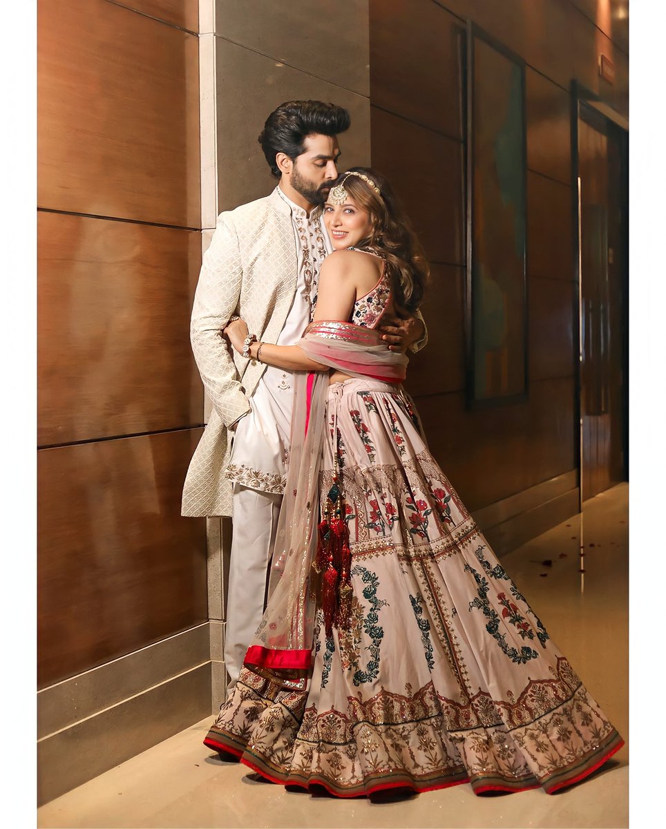 pyaara_adhvik's tweet photo. Each other's support system ❤️

#AdhvikMahajan #NehaAdhvikMahajan #couples #CelebrityClicks https://t.co/kCZpL30qCG