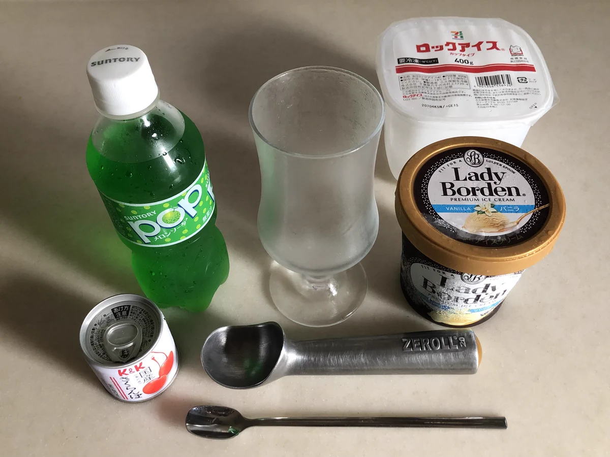 夏の定番クリームソーダ。クリームソーダの赤ちゃんを揃えておうちカフェしてみよう♪