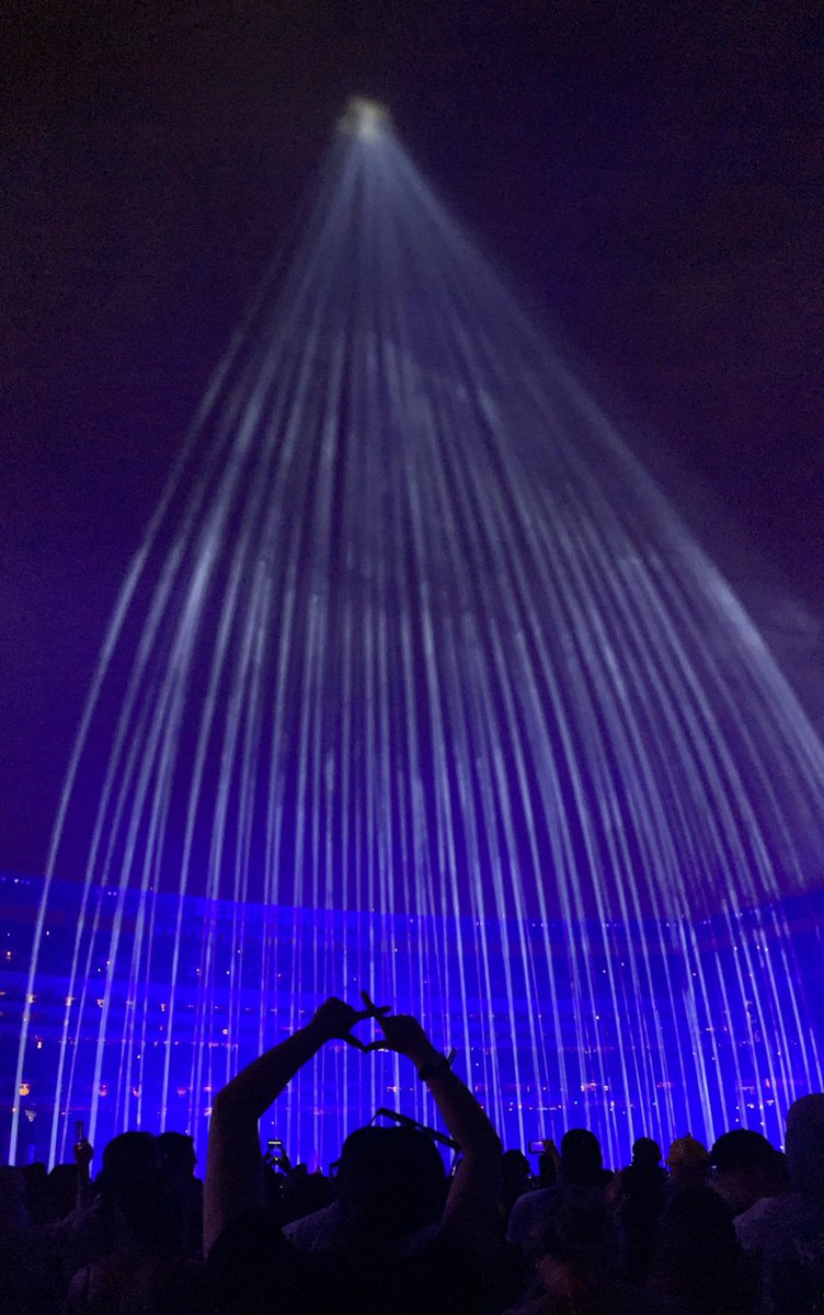 sarahibrahim307's tweet photo. @theweeknd the production team need their own tour!!
#TheWeekndtour #thewee https://t.co/RtHRE49NPK