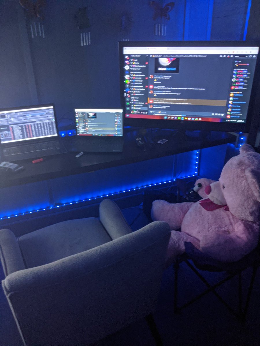 JamesBoley18's tweet photo. just crackin up love my discord group @moonmarket no pump bullcrap just straight homework https://t.co/p7TPZFcwgJ