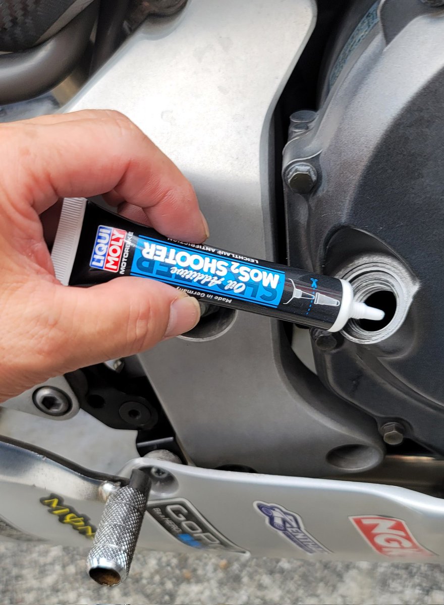 nonota0710's tweet image. チョット申し訳なくて今まで言えませんでした🙏💦💦
今日やっと天気が回復したのでオイル交換しました。そしてコレ⬇入れちゃいました🙇⤵︎
 #liquimoly 
 #谷尾商会
 #oiladditive  #MoS2 
 #SHOOTER 
有難うございました。🙇