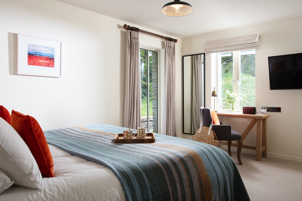 Plume_Mitchell's tweet photo. Mondays aren’t quite so bad when you’re waking up to this view -gaze at the Cornish countryside from the comfort of your bed while sipping on your morning coffee. 

Explore The Plume: https://t.co/fKKjf1mWUg https://t.co/oTmRa39IXM