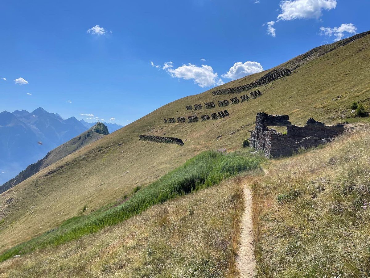 MaxMart4810's tweet photo. Cima Longhede e Becca d’Aver #iocorroqui #todaysplayground #trailrunning #trailvda #inaltotrail #inaltoteam #summitbagging #verrayes #cimalonghede #beccadaver #coldaver #coldesbornes #randotrail https://t.co/xqcitvP6G4