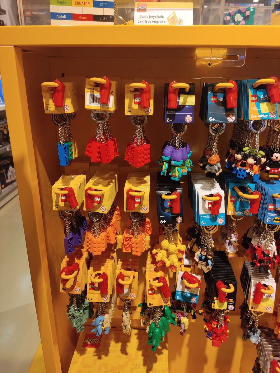 yoshiocioci's tweet photo. WTS jastip lego keychain, masih buy 2 get 1, 60 ribuuu yaaa, packing aman https://t.co/691w92x9Kd