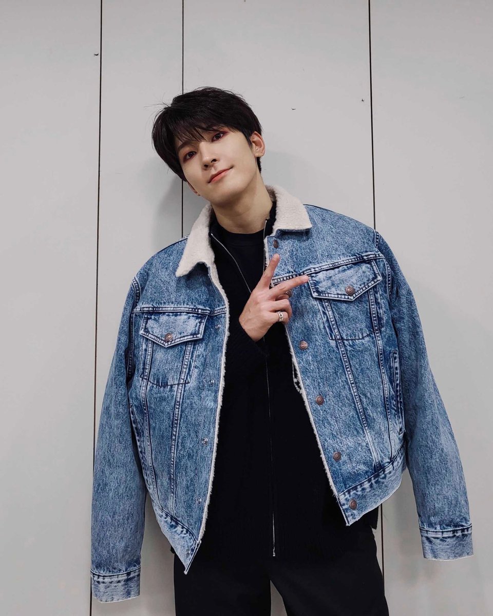 th8cartt's tweet photo. happy birthday wonwoo!! ♥

#Happy_WONWOO_Day https://t.co/tDgL33reHj