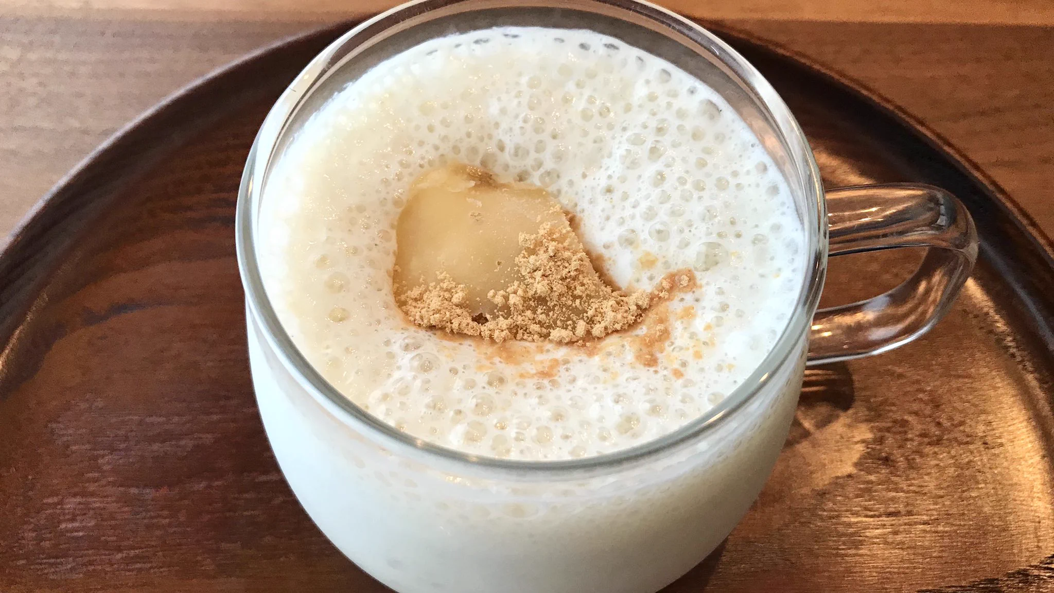 ナイスアイデア！夏は熟したバナナを凍らせて食べよう！