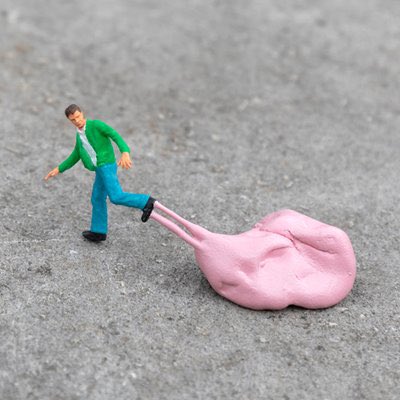 CryptoSaint12's tweet photo. #CurrencyBurn @HENI #slinkachu https://t.co/Gr8SOIv3e7