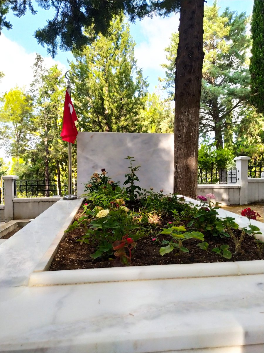 " Yiğitler Kân Döker, Bayrak Olmaya.."🇹🇷