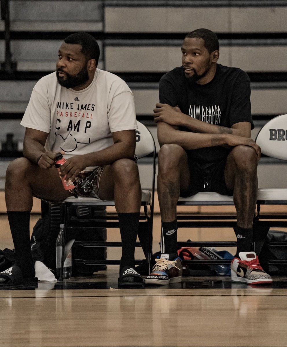 seeznin503's tweet photo. @KDTrey5 came & helped me coach @TheNatural_05 and Team NextLevel to a victory… Appreciate you God #NextLevelEnt #PortlandProAm https://t.co/0bFoc12JgL