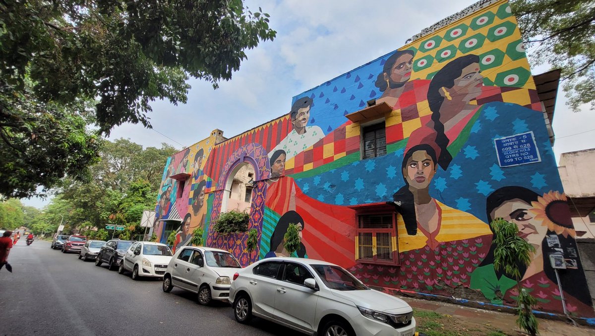 ndcnn's tweet photo. A lovely monsoon walk through the brilliant Art District of Delhi led by @dushyant_delhi
#SundayMorning #weekendvibes #umbrellasout #LodiColony https://t.co/k2subuqfGb