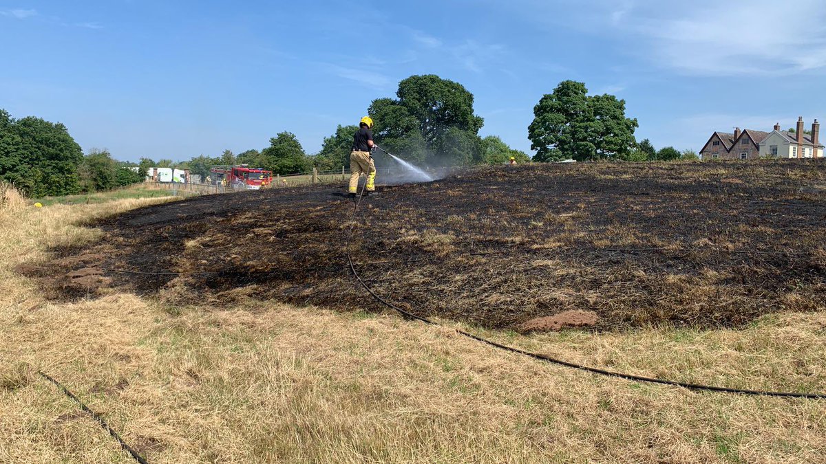 SFRS_MDrayton's tweet photo. INCIDENT π 4x4 Incident Support Unit mobilised at 13:18 Saturday to support @FireHodnet @SFRS_Wem at fire in the open at #Bletchley ππ₯ Fire involving area of grass and hedgerows π₯ Fire extinguished using 2 x HRJS and 1 x High Pressure Lance π¦ #WarmWork π¨π»βππ₯΅ #heatwaveuk https://t.co/Ikf6QSsZCa
