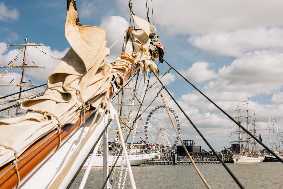 We hebben vandaag niet één, maar twee Sail Outs! Beleef ze vanaf het water. De eerste vaartocht vertrekt om 10.00 uur vanaf het Beach Eiland, de eerste Sail Out begint rond 10.30 uur #TSRH2022 #Harlingen harlingensail.com/sail-out-in-tw…