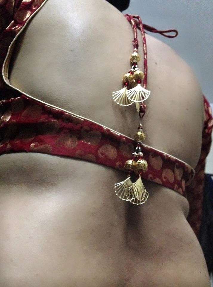 anjuu_bhabhi's tweet photo. #backlessblouse #backlesssaree #backless #saree #SareeTwitter #sareelover #sareeblouse #sareefashion #sareelovers #sareebeauties #sareeswag #sareedrop #sareeclevage #sareemodel #sareenavel #sareeseduction #sareeblousedesigns #sareelove #blouse #blouseless https://t.co/yFX1yYNpcc