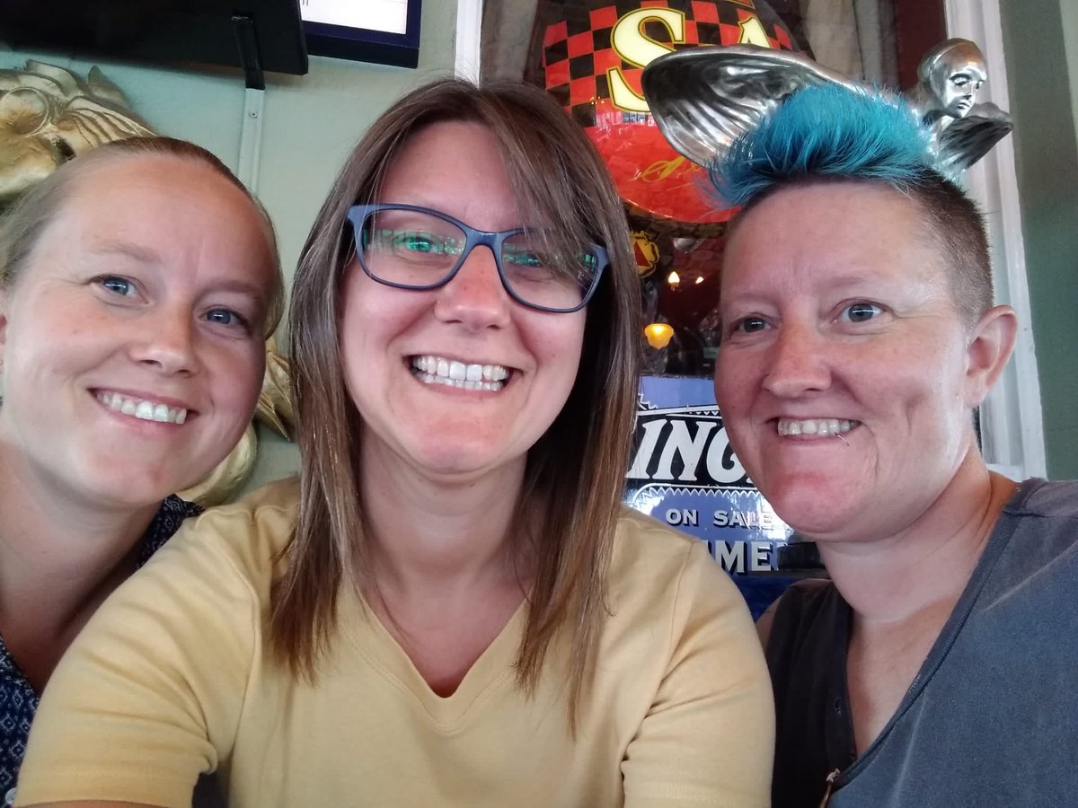 🥳A lovely evening out for my little sisters  birthday. 

🥳Guess which one of us is the oldest, youngest &amp; middle?

#sisterfun #weekendvibes #birthdaygirl