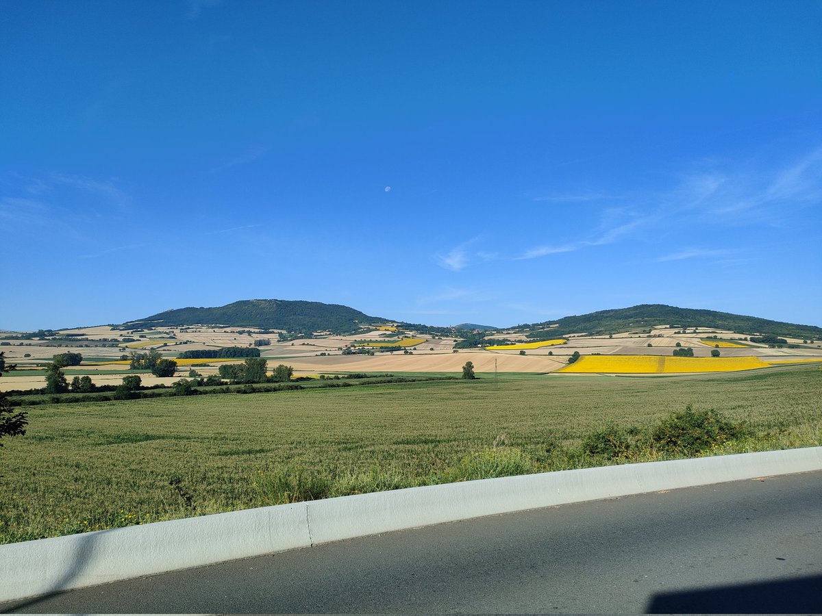 On peux pas s'arrêter sur une aire d'autoroute en pleine Auvergne sans penser à notre <a href="/Korben/">Korben</a> national. 😘