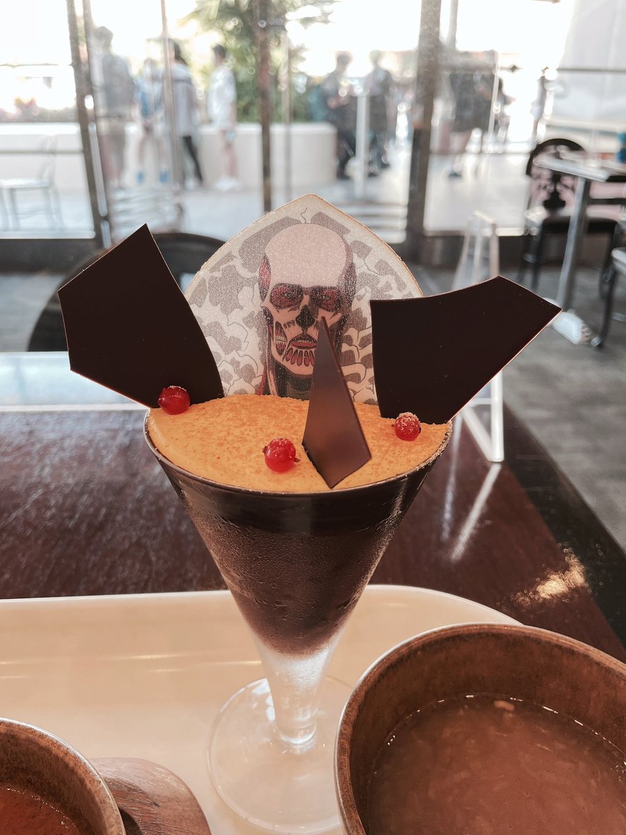 univchan's tweet photo. 1時間並んでようやく食べれる😄

#コラボ
#進撃の巨人
#エレンプレート
#アルミンのデザート https://t.co/0ZNmHuflvZ