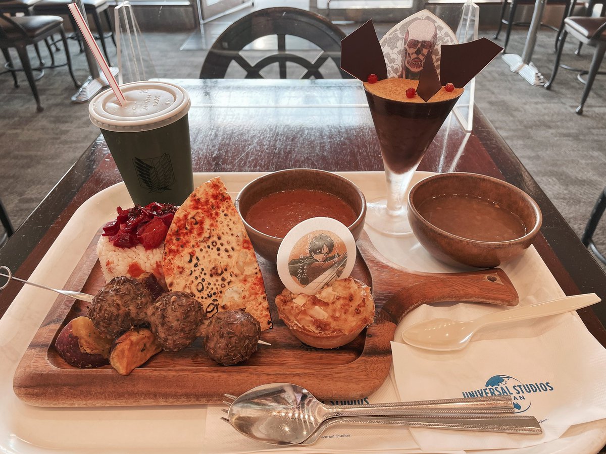 univchan's tweet photo. 1時間並んでようやく食べれる😄

#コラボ
#進撃の巨人
#エレンプレート
#アルミンのデザート https://t.co/0ZNmHuflvZ