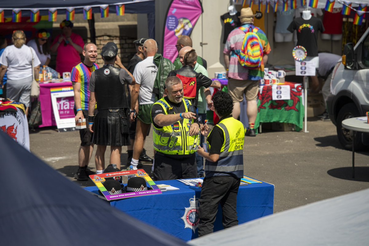 ADowlingPhoto's tweet photo. Wonderful event celebrating @RCTPride at @TheFactoryPorth this weekend 🏳️‍🌈 Free entertainment, wonderful food stalls and a whole load of truly inspirational people ❤️ #LGBT #Pride #RCTPride https://t.co/jkEKilciGz