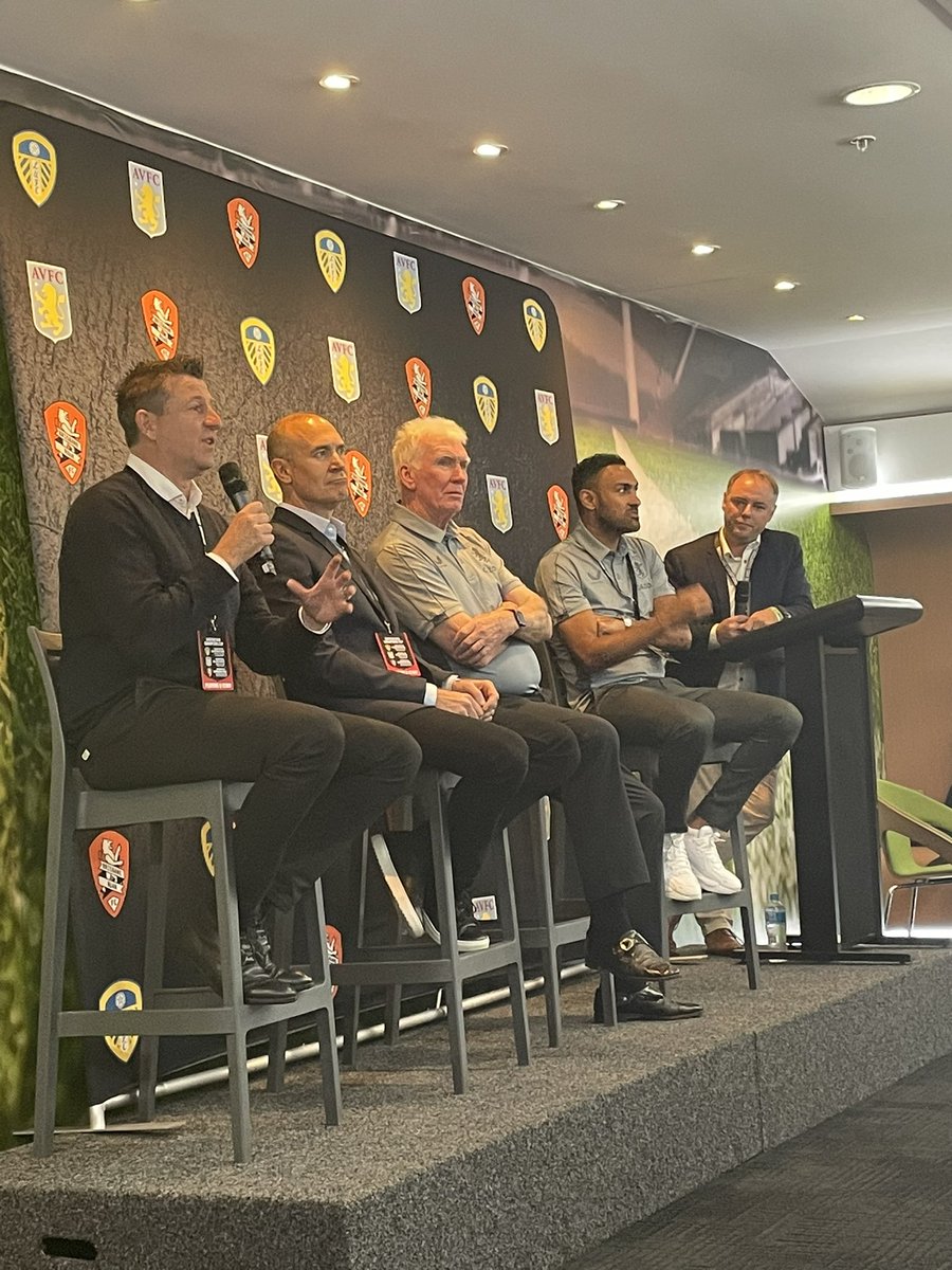 Big thank you to @elmo_27, @MichaelBridge_, @tonydorigo and @Peter_Withe for joining me on stage today in the Suncorp Stadium inner sanctum pre match for the @AVFCOfficial vs @LUFC clash. Some great yarns were swung and left the fans wanting more! 1-0 Villa the final result