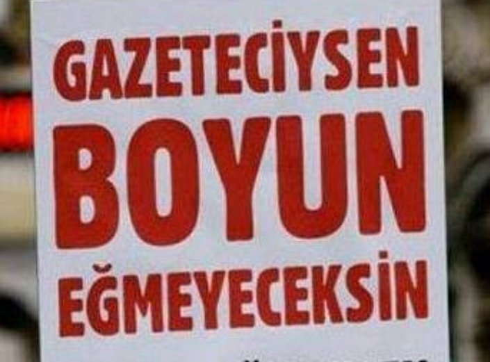 Urfadaki bazı basına...
Gazetecilik bir onurdur. 
Bu onuru taşıyamıyor ve sürekli birinin değirmenine su taşıyorsanız siz gazeteci değil ancak paralı bir kölesiniz.
Urfada yerel yönetimler hizmette sınıfta kalırken sürekli onları övmeyi bırakın. 
Gazetecilik bu değil. 
@mdemir__